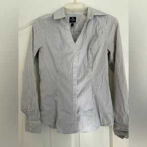 Women’s Express essential button up collar shirt size xsmall